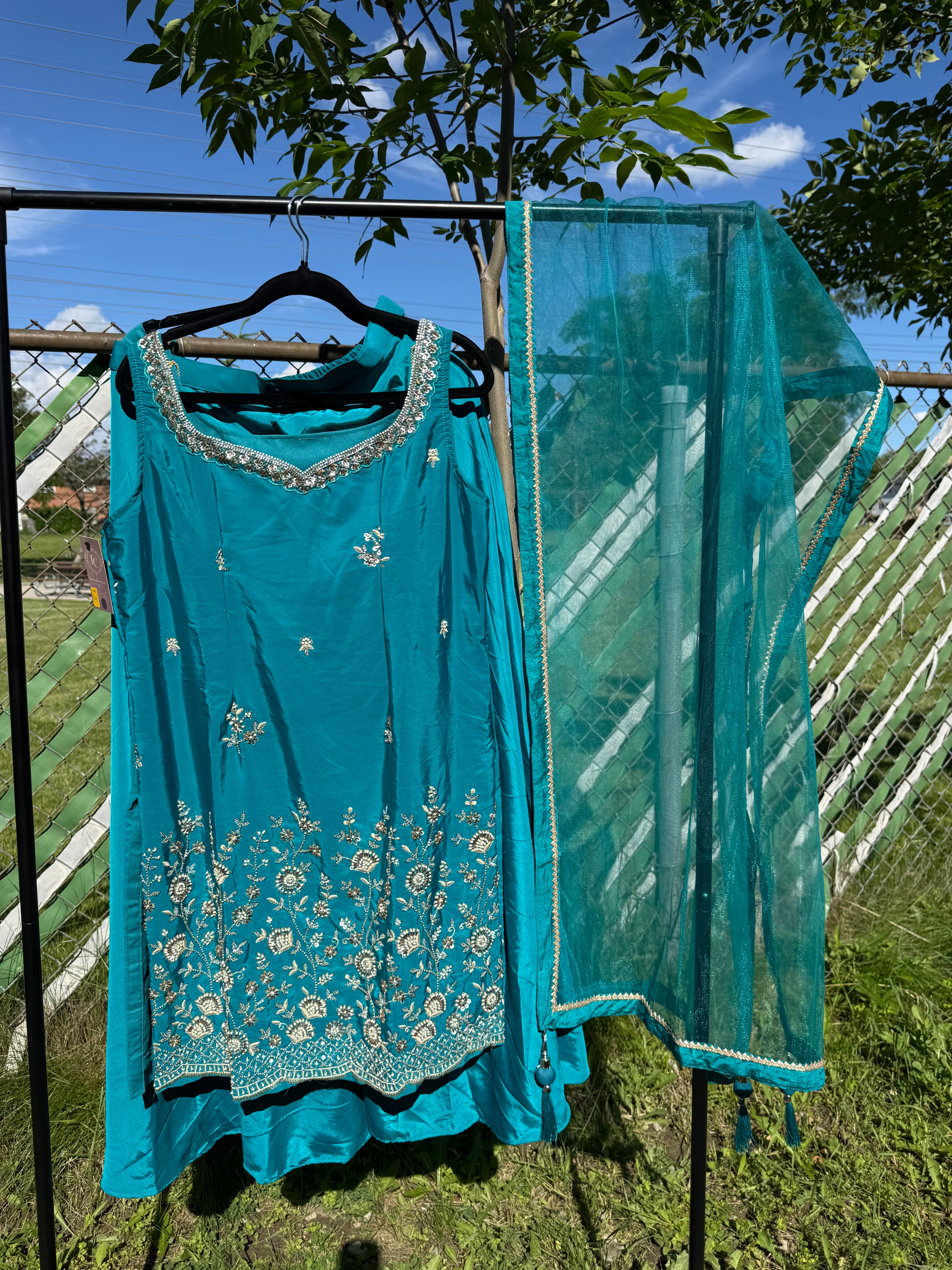 Party wear sleeveless 3pc designer Garara suit